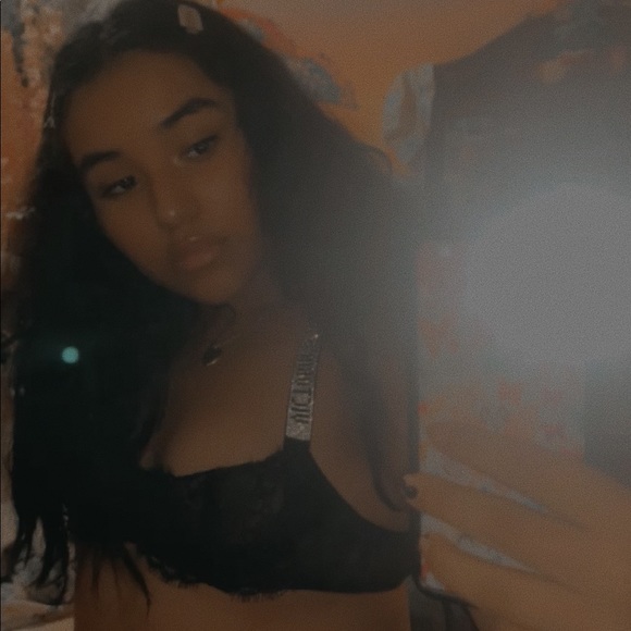 Meet your Posher, Stephanie - Picture 7 of 13